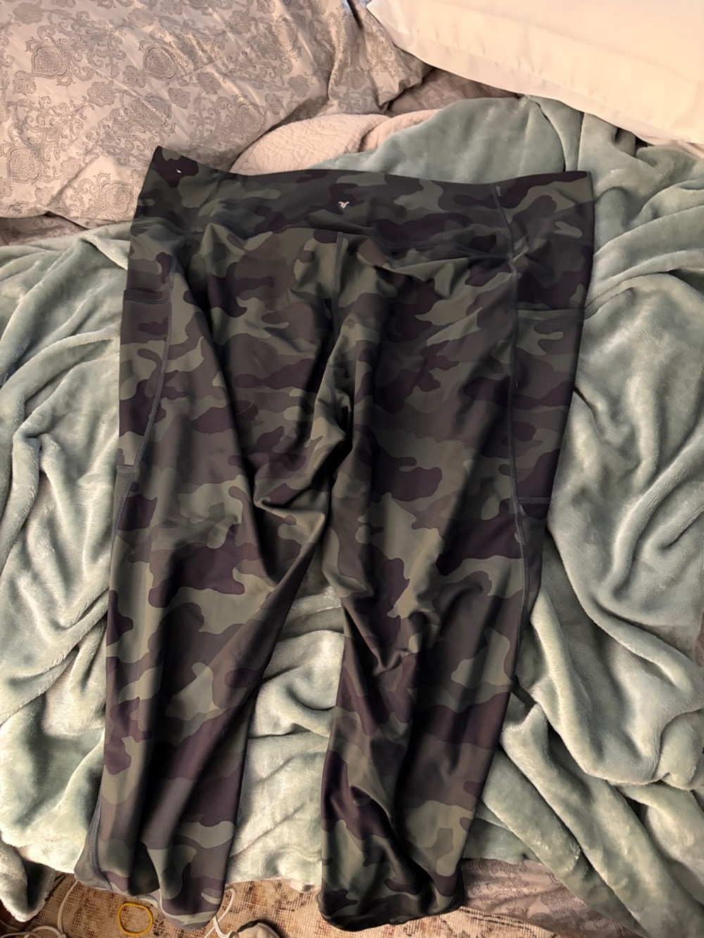 Old Navy Dark Green Camo Leggings